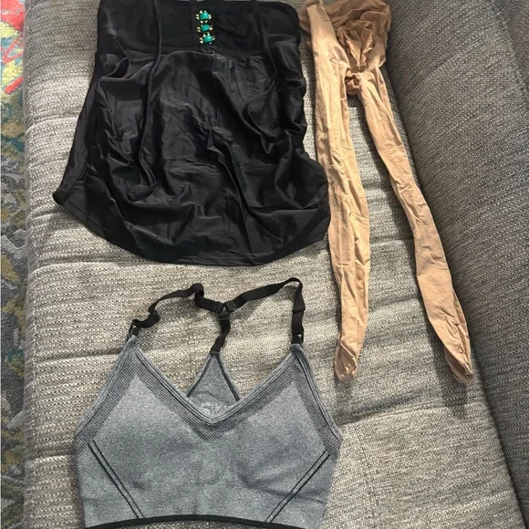 Size small bundle of maternity clothes. - Picture 8 of 13